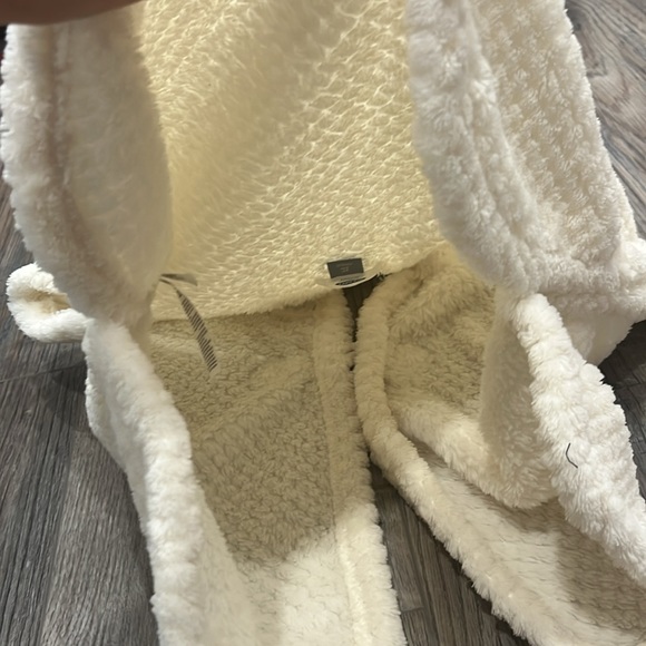 Soft toddler poncho - Picture 5 of 5